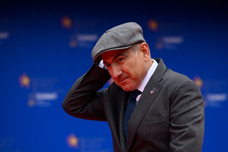 L'Arménie arrête un évêque et 12 ecclésiastiques alors que la querelle entre les dirigeants de l'Église et le Premier ministre s'intensifie