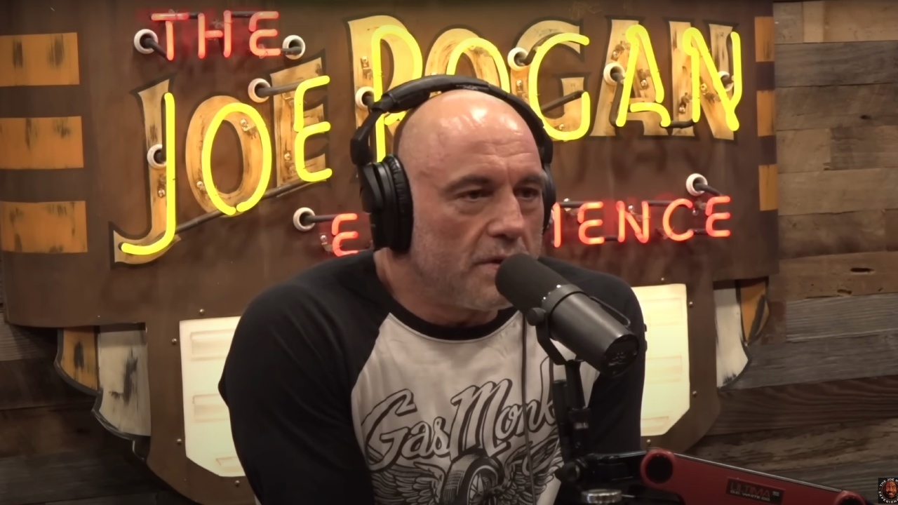 Joe Rogan dit qu'il aime l'église et repousse les moqueurs : "Il y a quelque chose là-dedans"