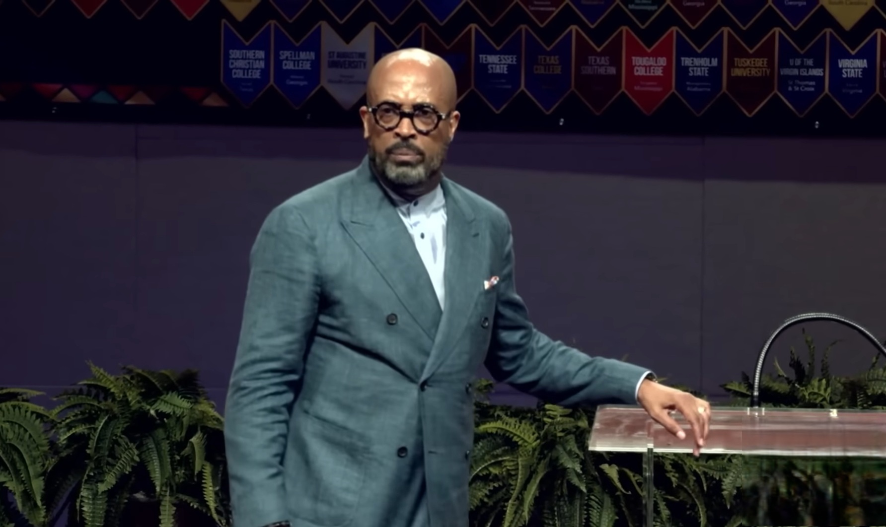 Frederick D. Haynes III est autorisé à retourner dans la méga-église de Dallas après un congé médical