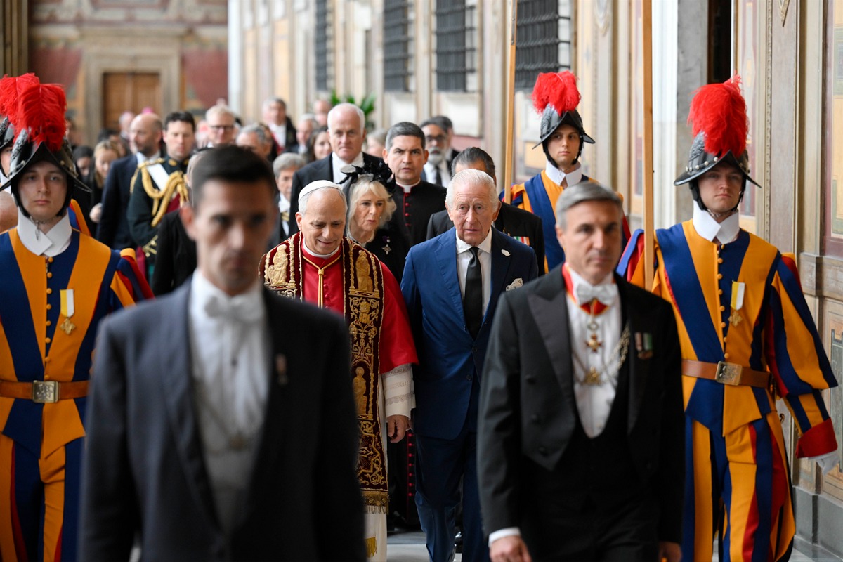 Le roi Charles III prie avec le pape Léon XIV dans la Chapelle Sixtine, pour la première fois depuis la Réforme