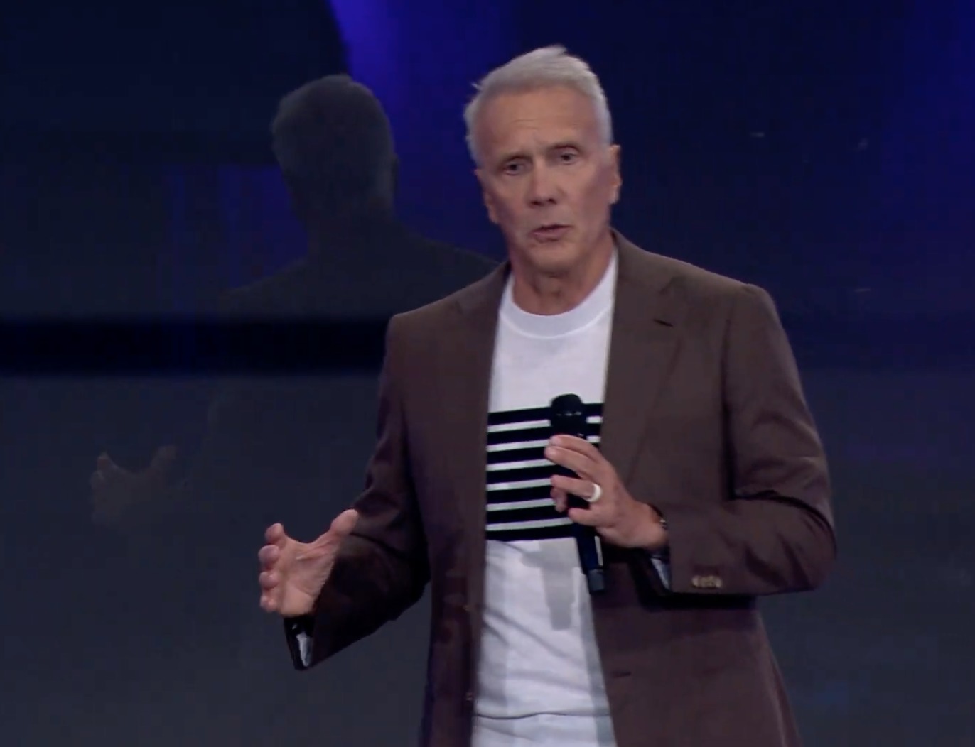 Pastor Megachurch Ed Young: Les sermons d'une demi-heure sont «beaucoup trop longs»