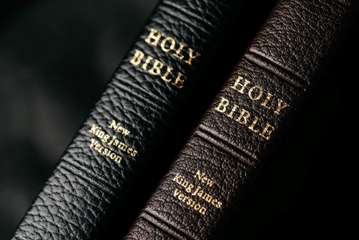 De plus en plus d'Américains lisent désormais la Bible, mais moins nombreux croient qu'elle est exacte à 100 % : étude
