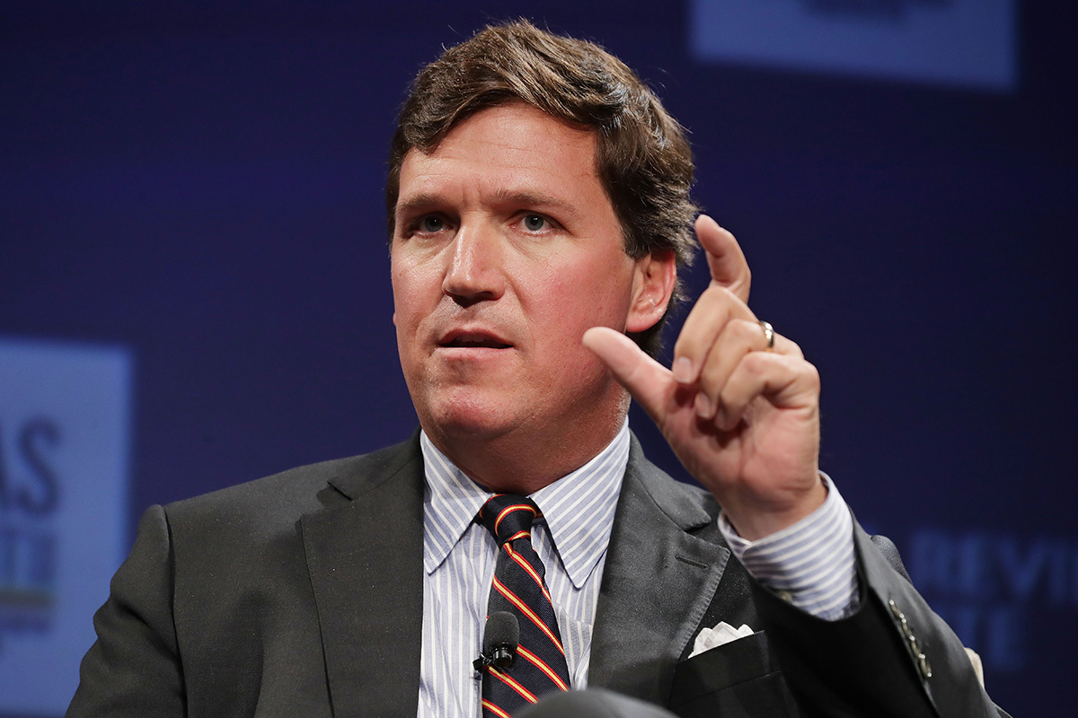 Tucker Carlson méprise les nouveaux détails sur l'attaque démoniaque : "Je ne suis pas gêné"