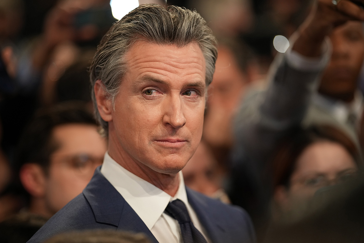 Gavin Newsom devient un « nationaliste chrétien »