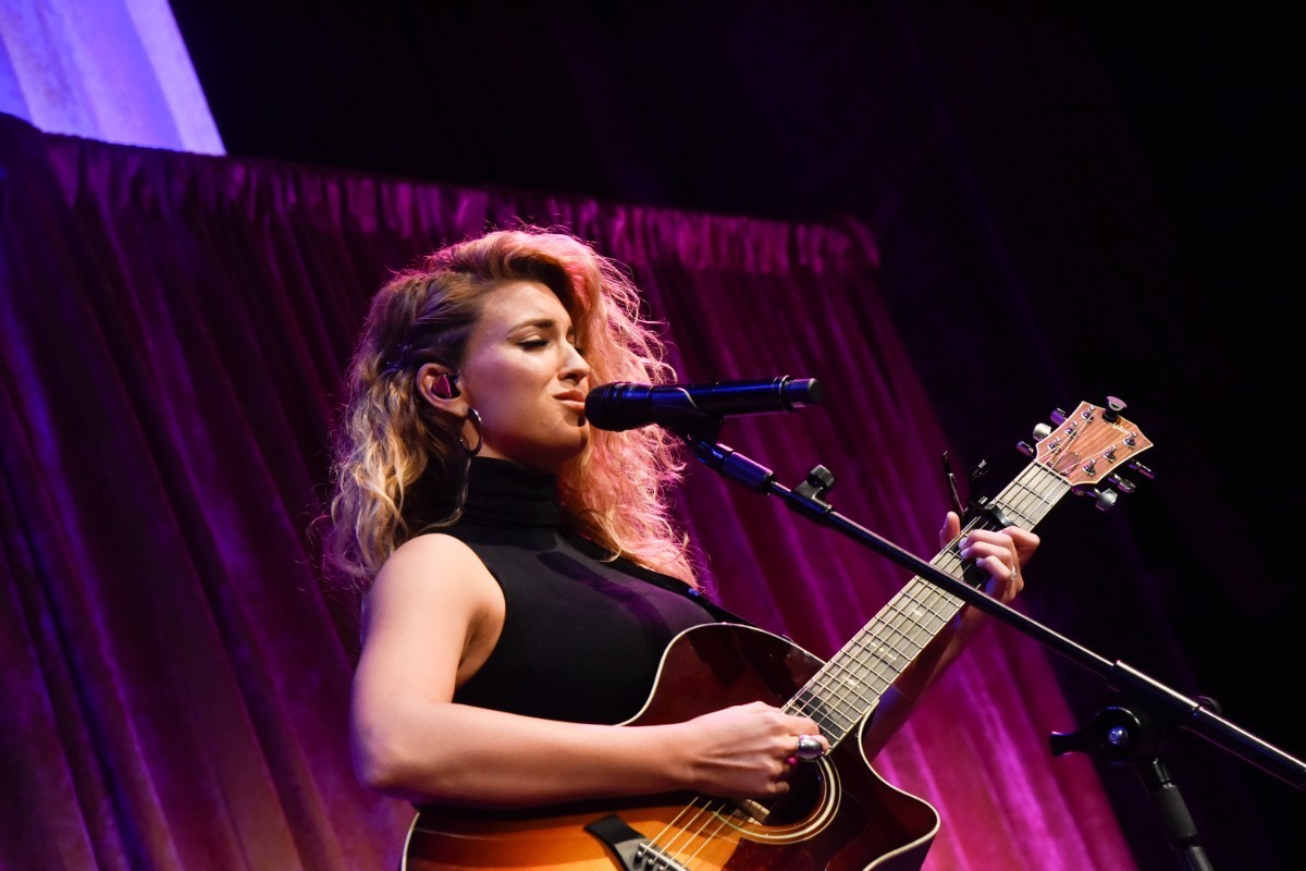 La chanteuse chrétienne au franc-parler Tori Kelly annonce la naissance de son premier enfant