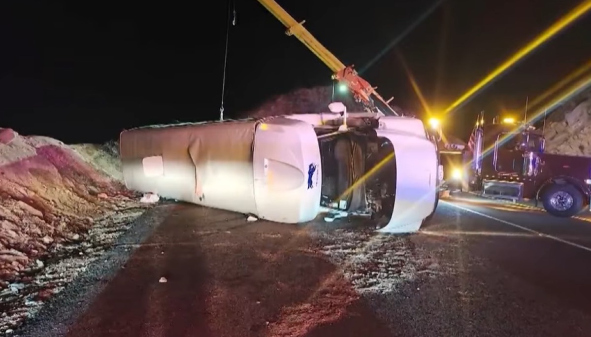 Des dizaines de blessés alors qu'un bus transportant un groupe religieux se renverse pour éviter une falaise