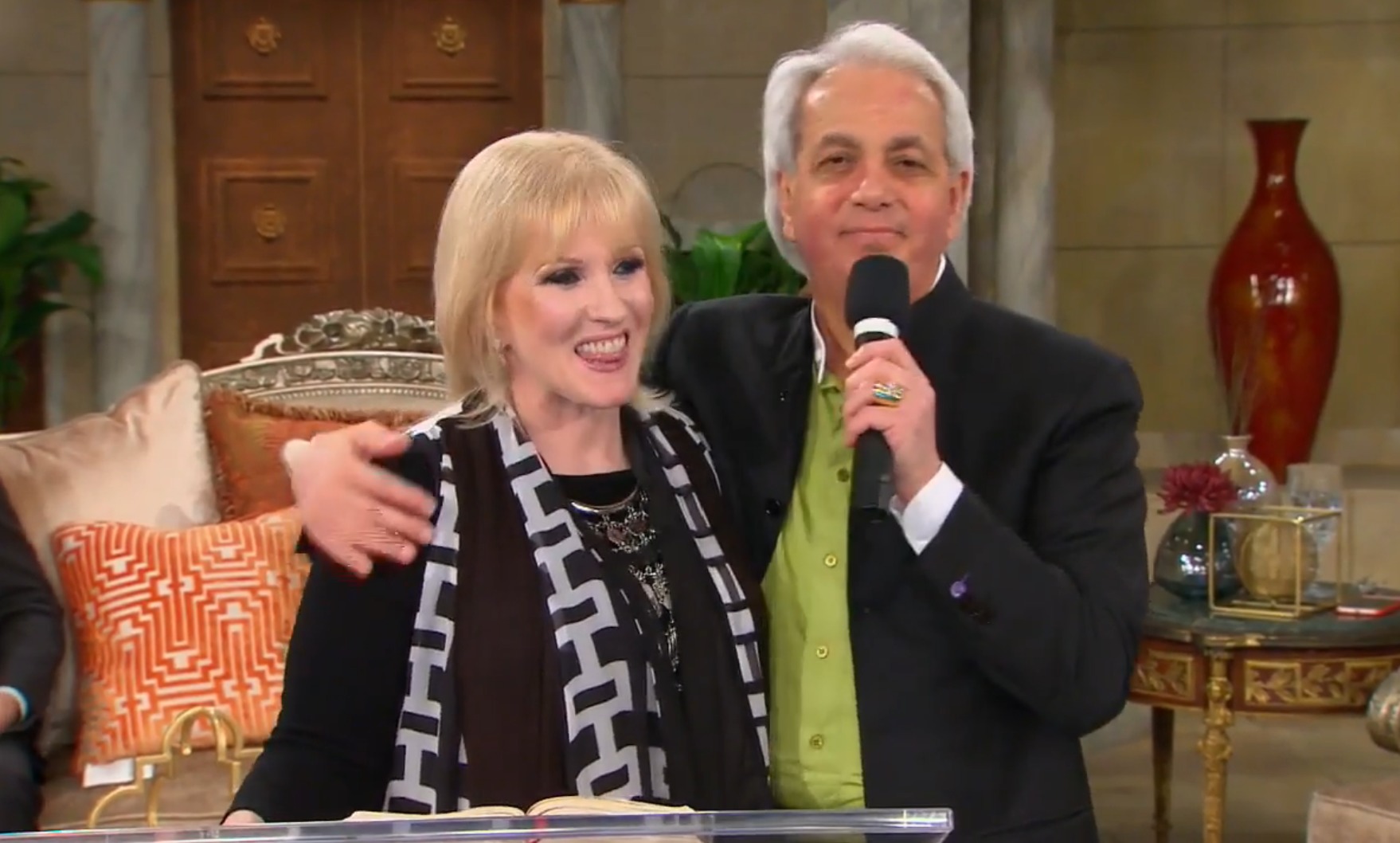 Le télévangéliste Benny Hinny et sa femme Suzanne finalisent leur divorce pour la deuxième fois