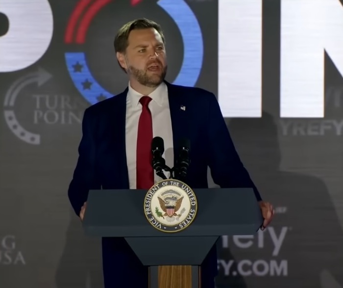 Le vice-président JD Vance s'exprime lors d'un événement Turning Point USA à l'Université du Mississippi le 29 octobre 2025. 