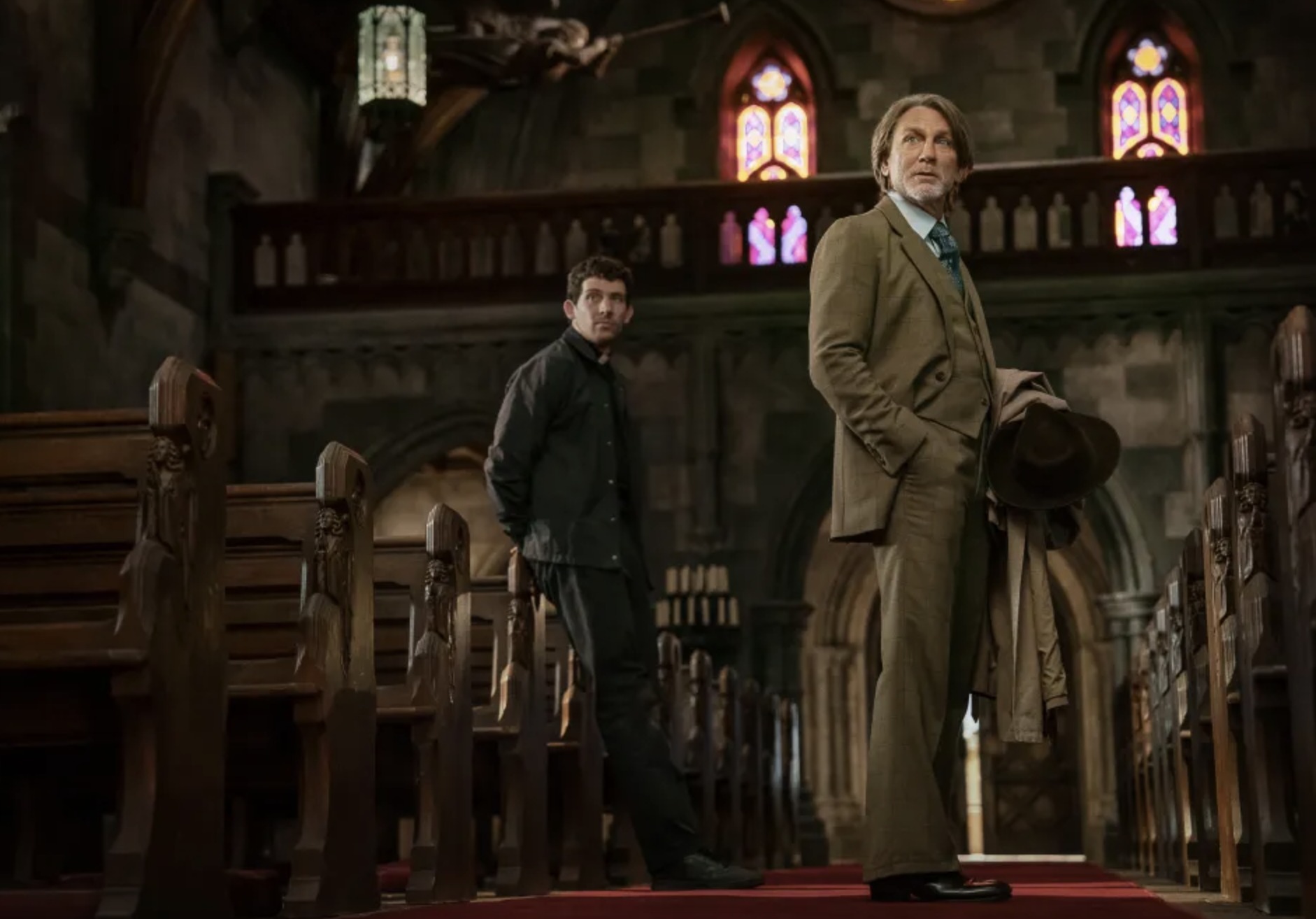 Rian Johnson explique comment la foi et le passé d'un groupe de jeunes ont façonné "Wake Up Dead Man" et son improbable portrait de la grâce