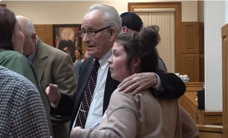 Rocky Goodwin, pasteur de 87 ans de l'église baptiste Calvary, reconnu non coupable des accusations de pédopornographie