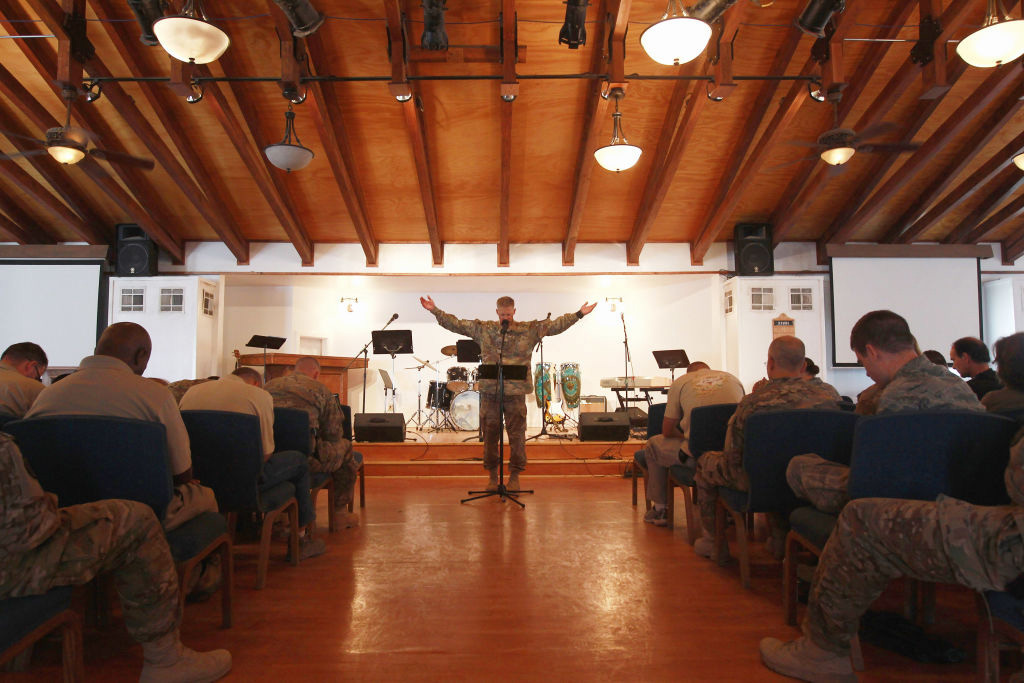 Hegseth appelle à une refonte du corps des aumôniers militaires et élimine le « guide de remise en forme spirituelle » « New Age »
