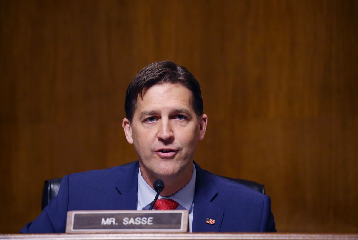 Ben Sasse révèle un cancer en phase terminale et souligne la foi au Christ : « Un vrai Libérateur »