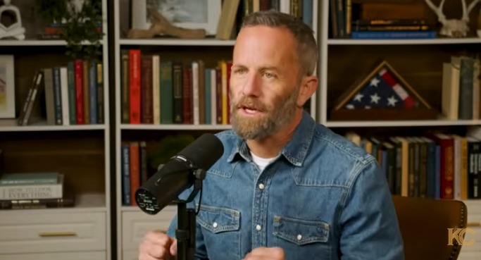 « Je crois en l'enfer » : Kirk Cameron clarifie sa position sur la damnation éternelle et annonce des plans pour une table ronde