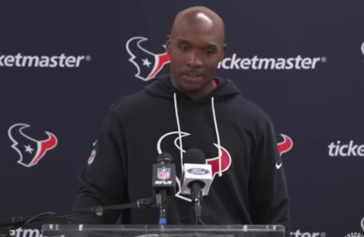 L'entraîneur des Houston Texans, DeMeco Ryans, loue la croyance de l'équipe en Jésus alors qu'elle remporte les séries éliminatoires