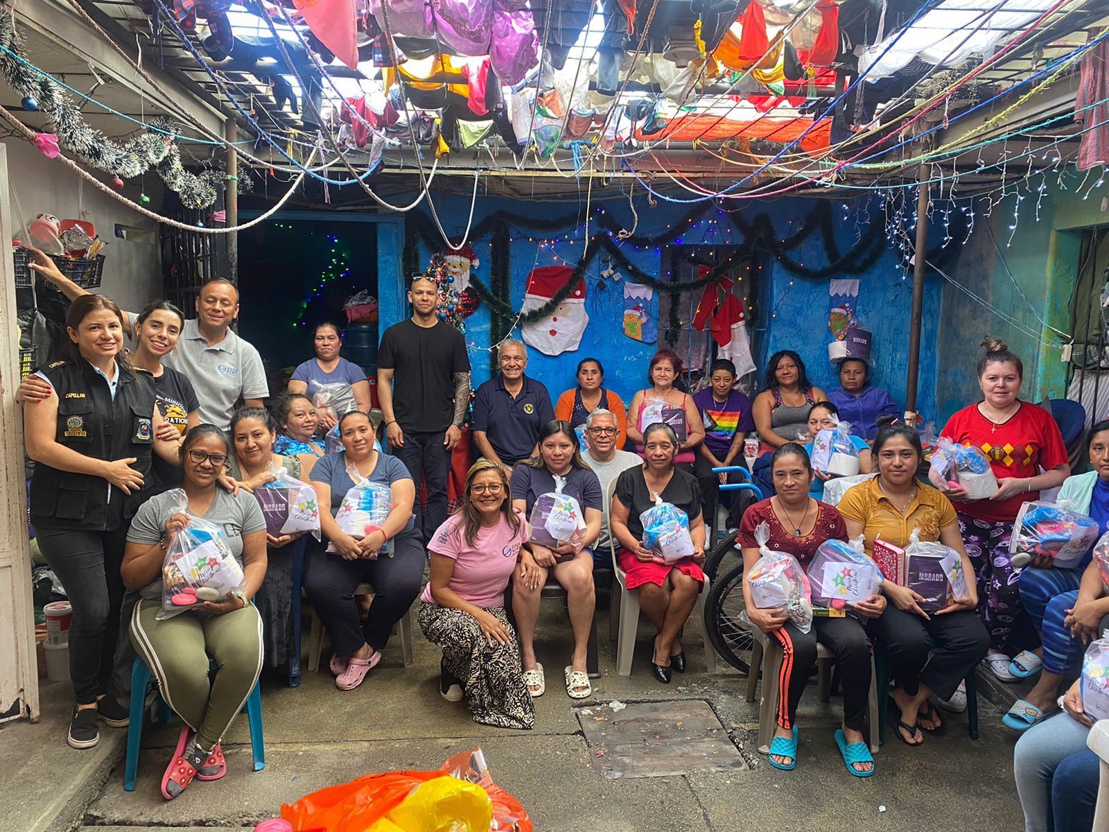 Le ministère de Virginie donne l'espoir de Noël aux détenus et au personnel correctionnel confronté à l'isolement pendant les vacances