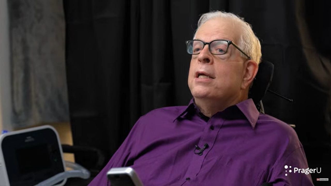 Parler est un « miracle » : 3 points forts de l'interview de Dennis Prager après une lésion de la moelle épinière