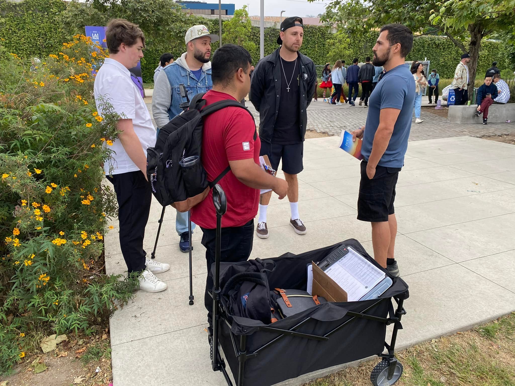 « Profondément préoccupant » : des prédicateurs de rue menottés et détenus devant l'arène de Dallas pour avoir violé une ordonnance sur le bruit