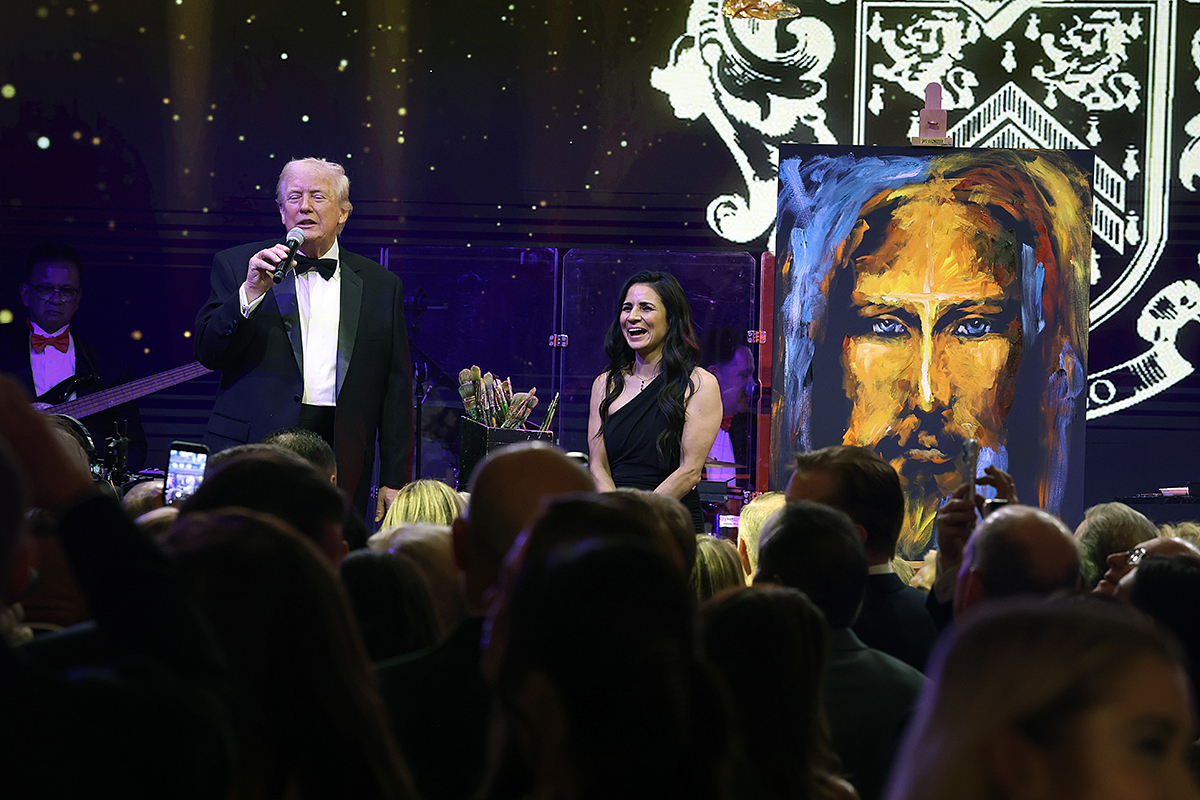 Trump vend aux enchères le tableau de Jésus pour 2,75 millions de dollars lors du gala du Nouvel An à Mar-a-Lago