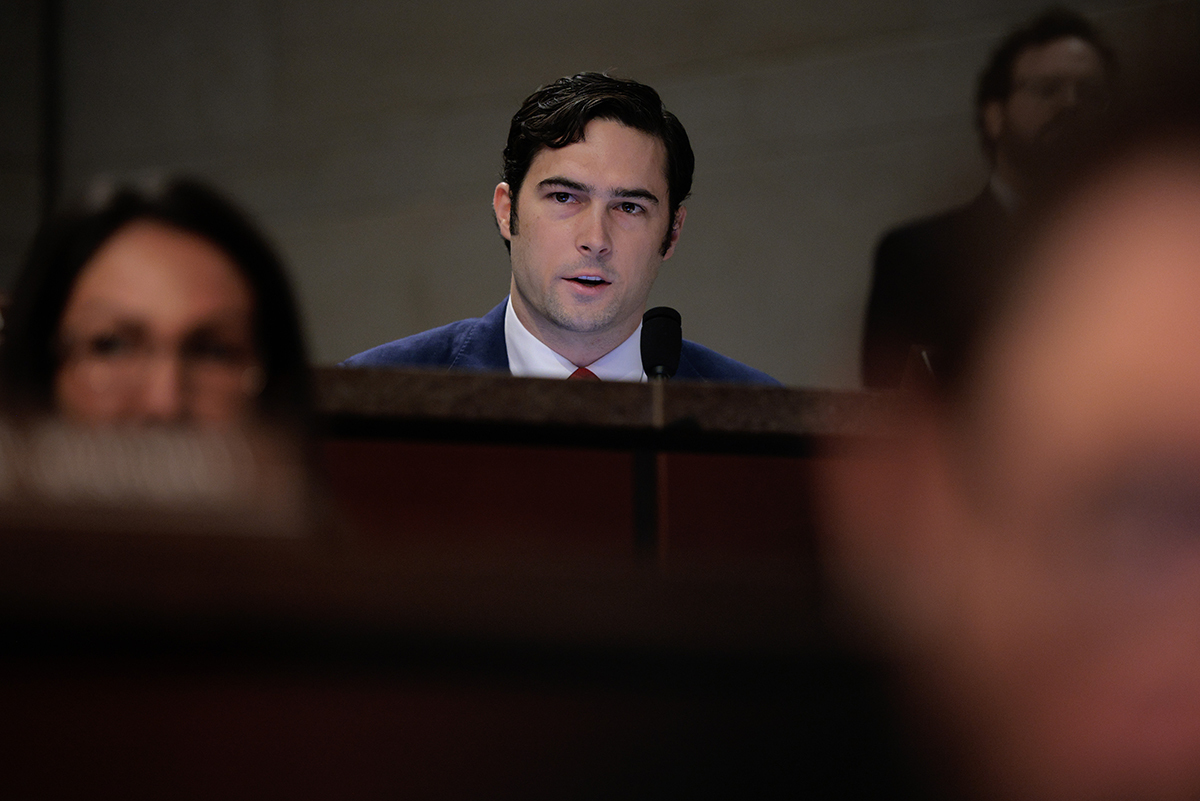 Le représentant Brandon Gill interroge des témoins sur les statistiques stupéfiantes en matière de protection sociale parmi les Somaliens du Minnesota