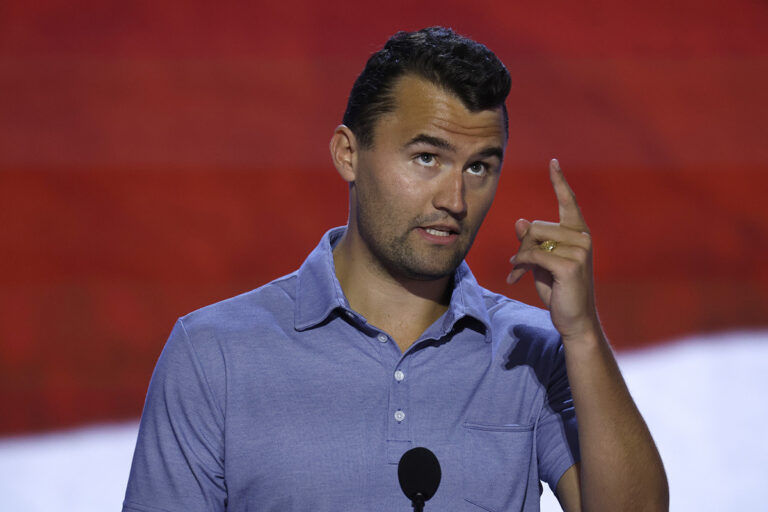 Un syndicat d'enseignants poursuit le Texas pour enquête sur les réactions des éducateurs à la fusillade de Charlie Kirk