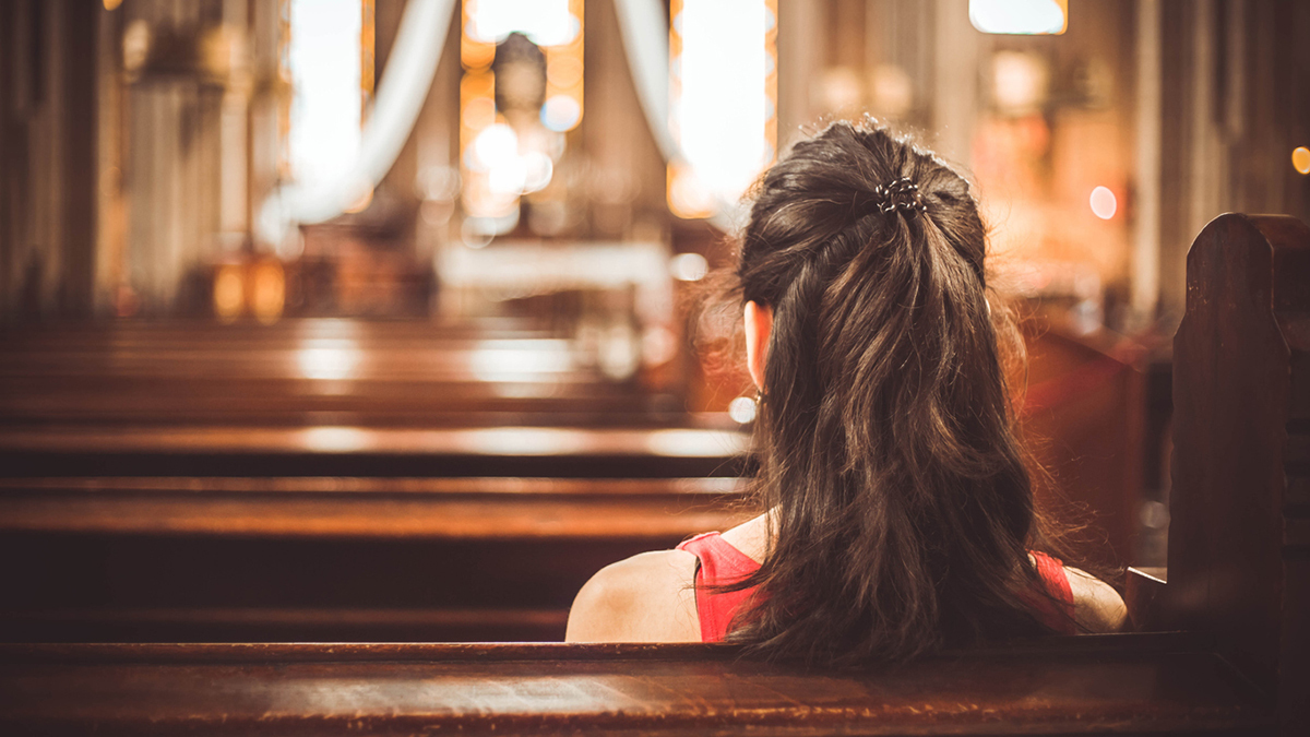 Les femmes quittent l’Église, mais arrêtons de le justifier