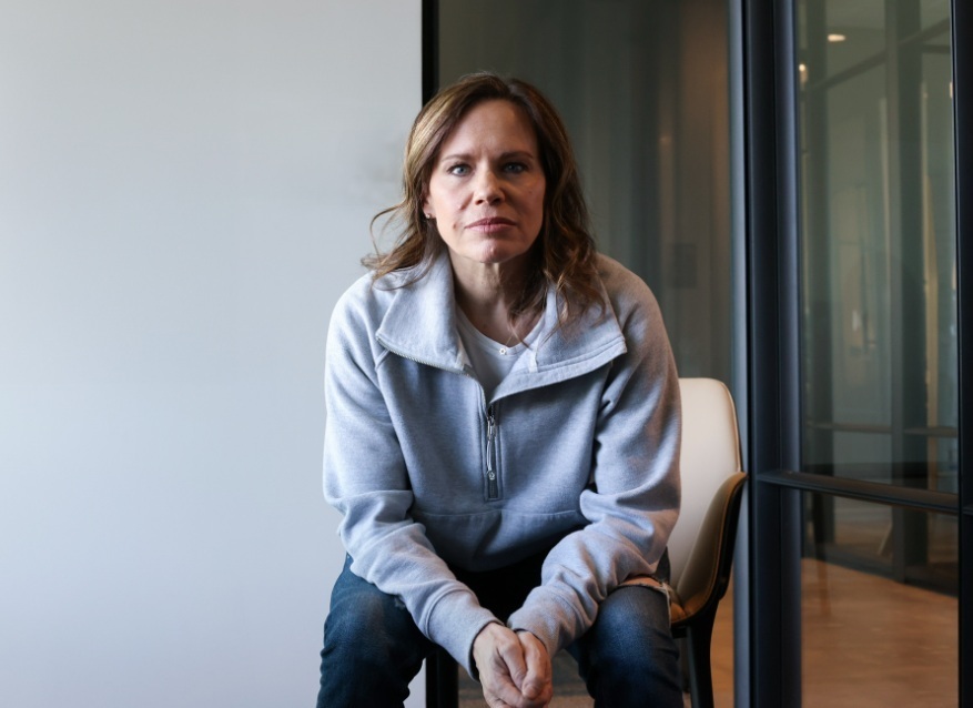 Une publicité de célébrité faisant la promotion des hommes dans les sports féminins suscite la colère du champion de gymnastique : « Les corps font du sport, pas des identités »