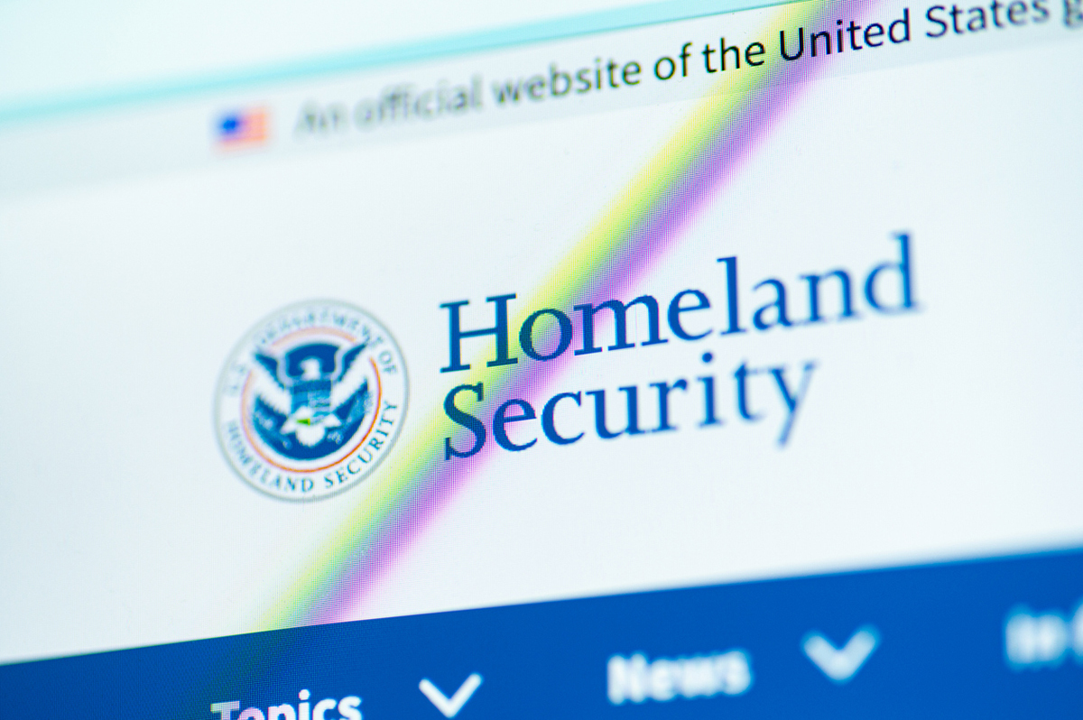 Le DHS dévoile une nouvelle politique pour aider les pasteurs face au retard accumulé dans les visas de travailleurs religieux