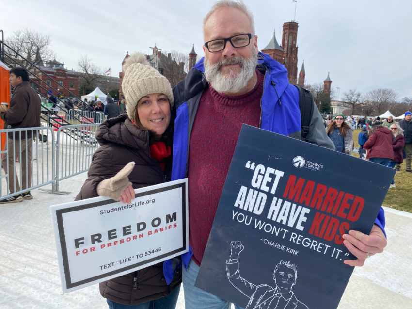 Pete et Kathleen Block de Hopatcong, New Jersey assistent à la Marche pour la vie à Washington, DC, le 23 janvier 2026.