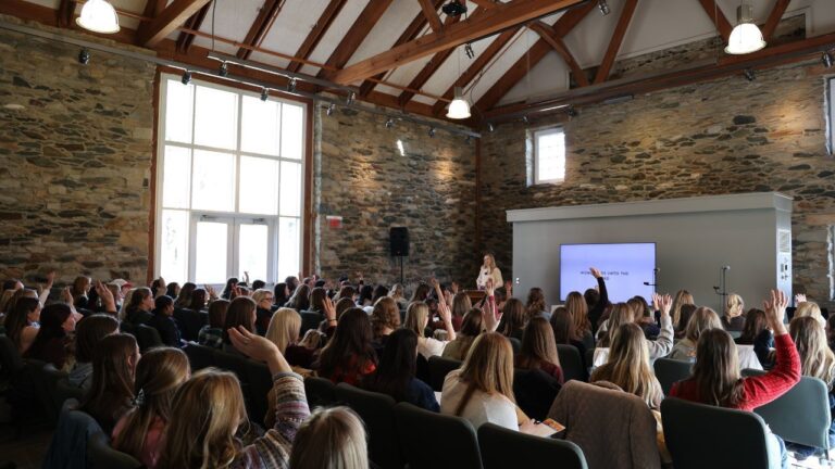 L'église de DC voit une croissance de 2 000 % alors que la génération Z et la génération Y cherchent des réponses par la foi