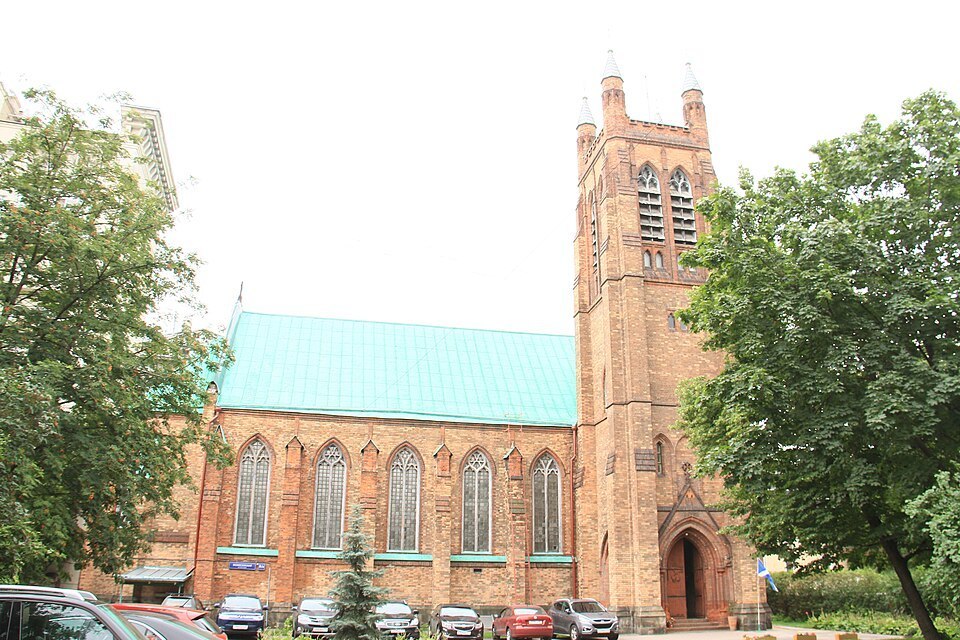 L'église anglicane solitaire de Moscou suspend ses services de culte