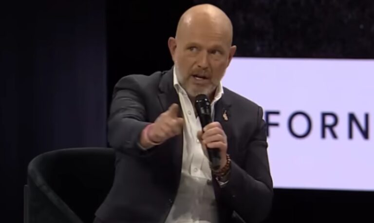 Steve Hilton s'engage à mettre fin à « l'obscénité » des hommes dans le sport féminin s'il est élu gouverneur de Californie