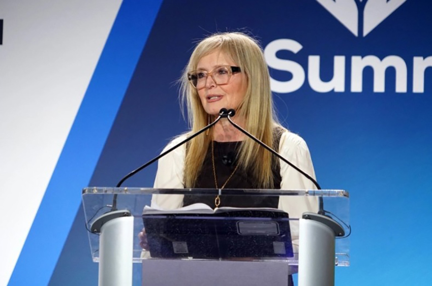 Katrina Lantos Swett, coprésidente du Sommet international sur la liberté religieuse et présidente de la Fondation Lantos pour les droits de l'homme, prend la parole lors de la séance d'ouverture du sommet de l'IRF au Washington Hilton à Washington, DC, le 2 février 2026.