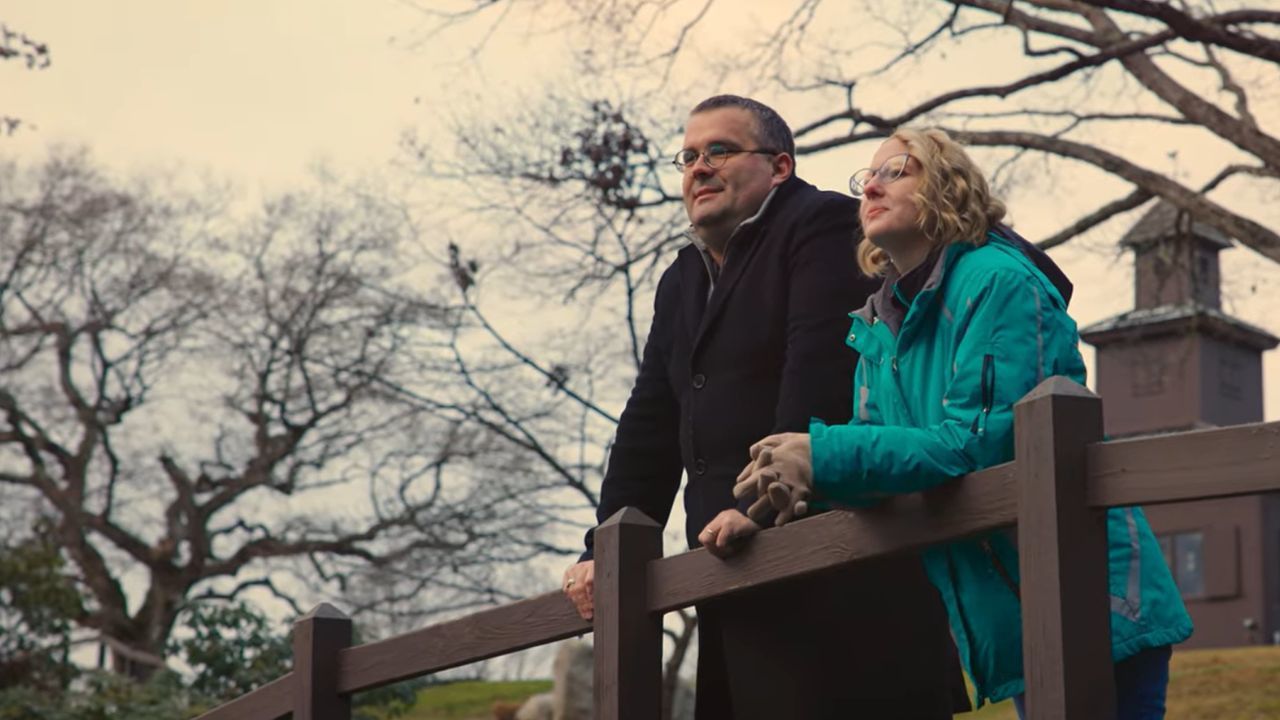 Un couple poursuit sa bataille juridique après le blocage d'une demande de placement en famille d'accueil en raison de ses convictions LGBT