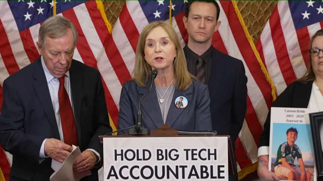 Maman exige des comptes des Big Tech, déclare que la loi fédérale bloque la justice pour son fils décédé