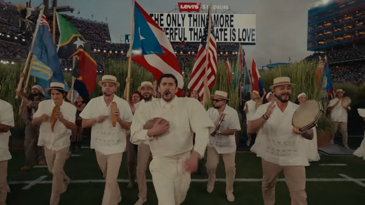 3 moments forts du spectacle de la mi-temps du Super Bowl de Bad Bunny