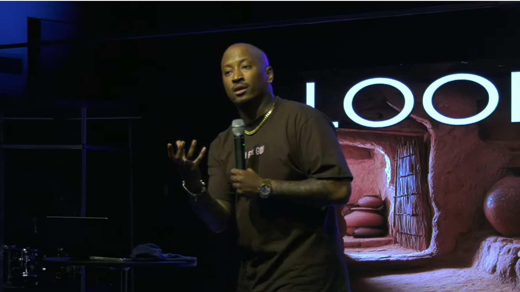 Adrian Davis, pasteur qui a détourné plus de 400 000 $ de l'église, écope de 5 ans de prison