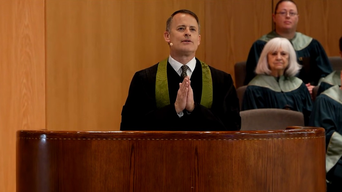 Le pasteur de Nancy Guthrie prie pour son retour sain et sauf, pour que Dieu adoucisse le cœur des ravisseurs