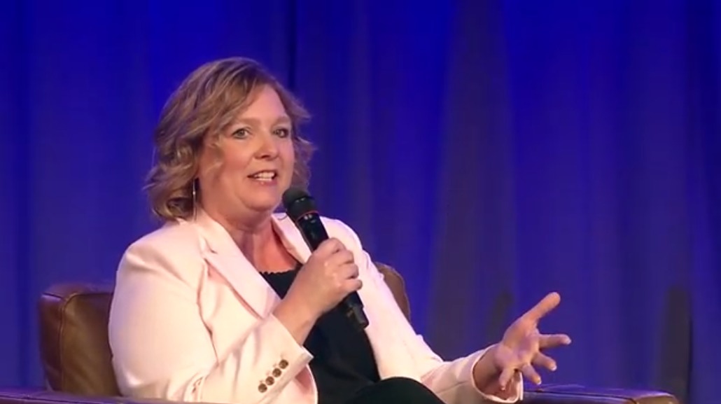 Bunni Pounds parle de la conduite avec courage de Néhémie, événement « L'Amérique lit la Bible »