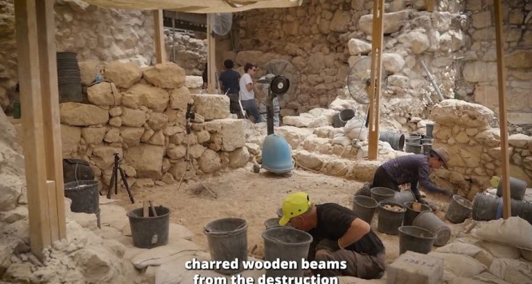 Des poutres en bois carbonisées du Temple de Salomon découvertes à Jérusalem