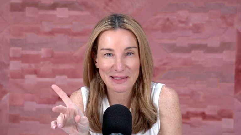 La podcasteuse libérale Jennifer Welch redouble de critiques sur l&rsquo;enseignement à domicile : « projet fasciste »
