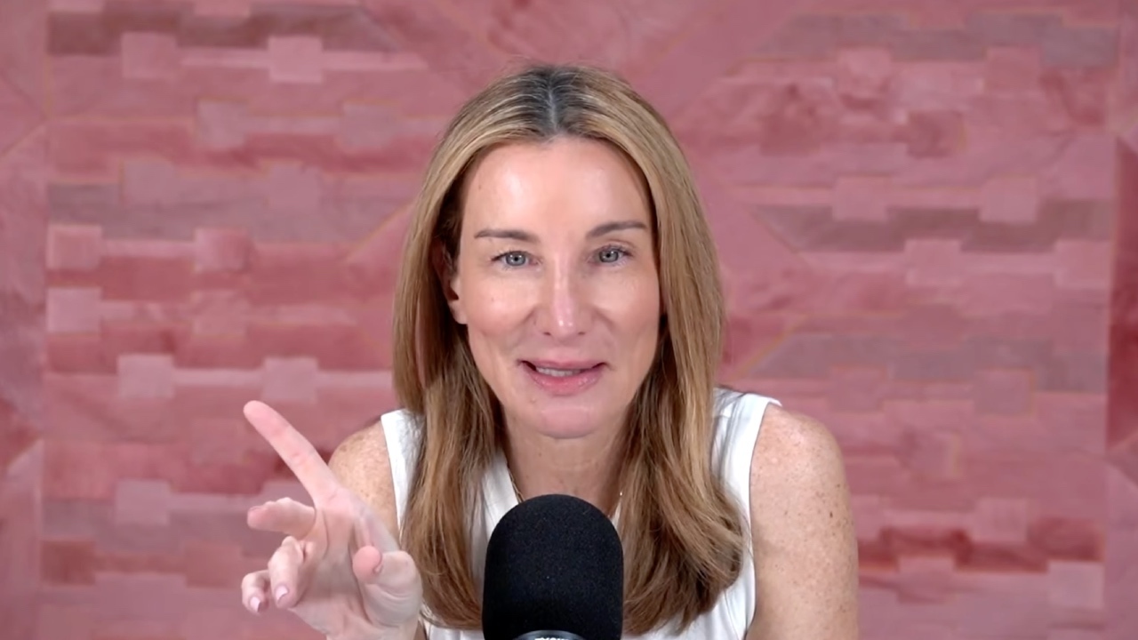 La podcasteuse libérale Jennifer Welch redouble de critiques sur l'enseignement à domicile : « projet fasciste »