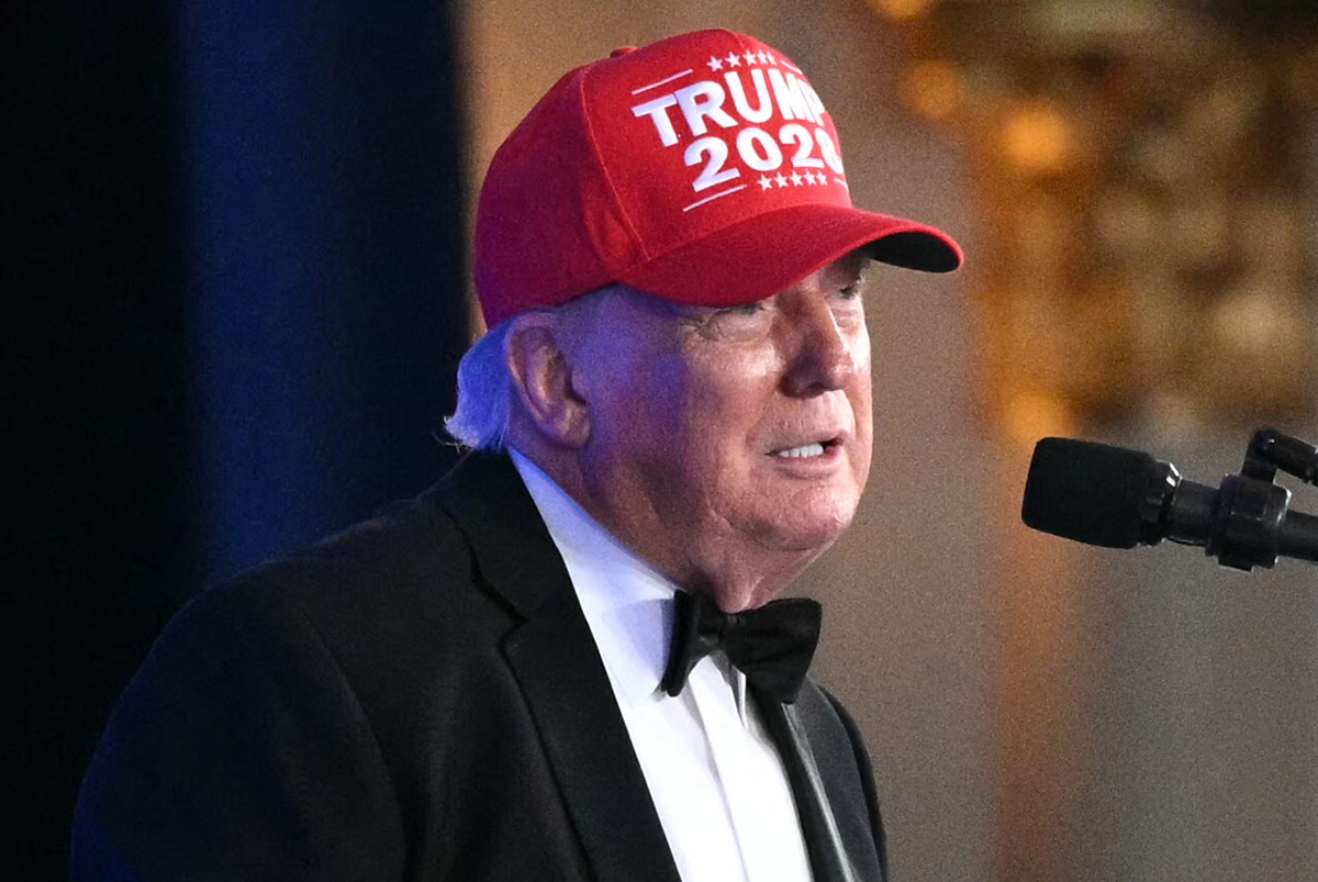Trump rôtit la presse et ses ennemis politiques lors d'un dîner reprogrammé de la WHCA : "Est-ce censé être amusant ?"