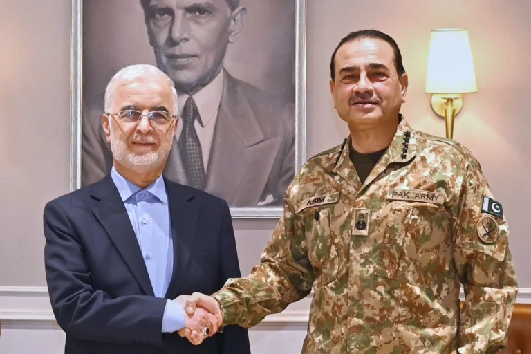 L’armée américaine achève sa 11e nuit de frappes contre l’Iran alors que les attaques éclipsent les efforts diplomatiques