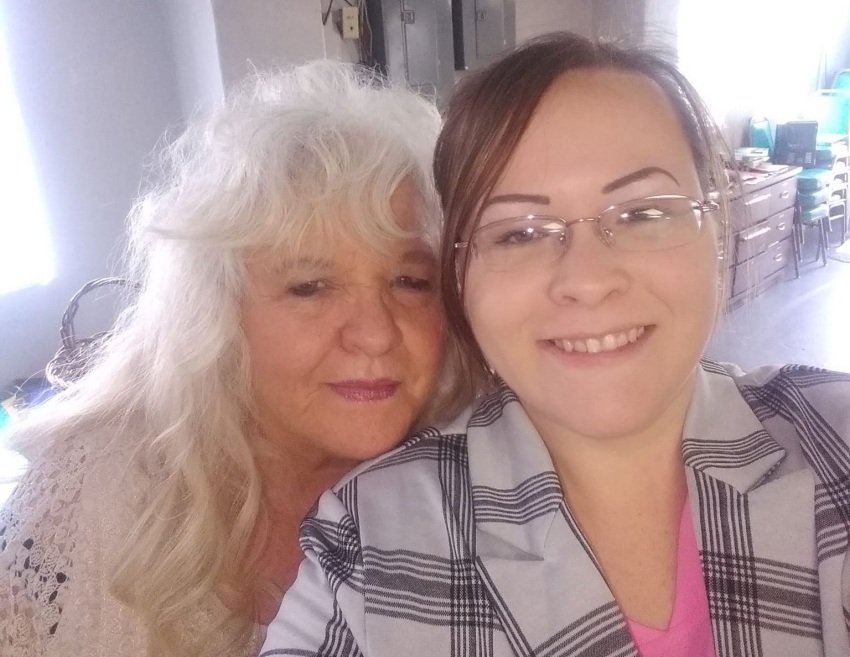 Beverly Gumm (à gauche), 72 ans, et sa fille, Christina Combs (à droite), 32 ans, ont été mortellement abattues dans l'église baptiste de Richmond à Lexington, Kentucky, le 13 juillet 2025.