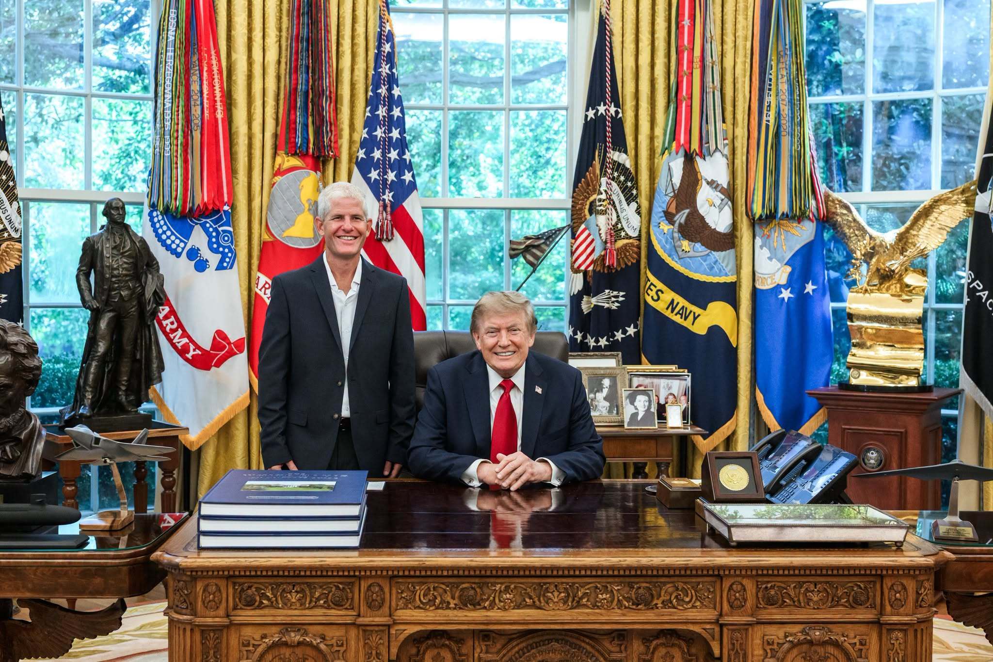 Le pilote missionnaire libéré Kevin Rideout remercie les chrétiens en prière alors qu'il rencontre Trump à la Maison Blanche