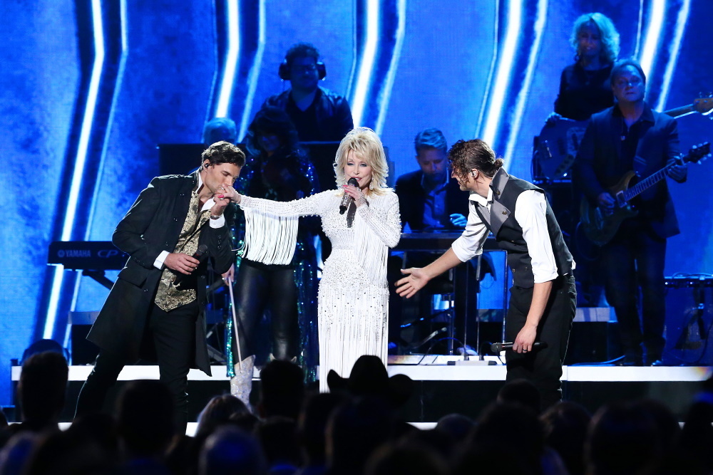 « Tu vas nous manquer ici » : des artistes chrétiens réagissent à la mort de Dolly Parton à 80 ans