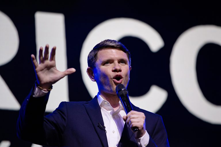 James Talarico adoucit sa position sur les sports trans et les chirurgies sexuelles et revient sur ses affirmations précédentes : « J&rsquo;ai raté le but »