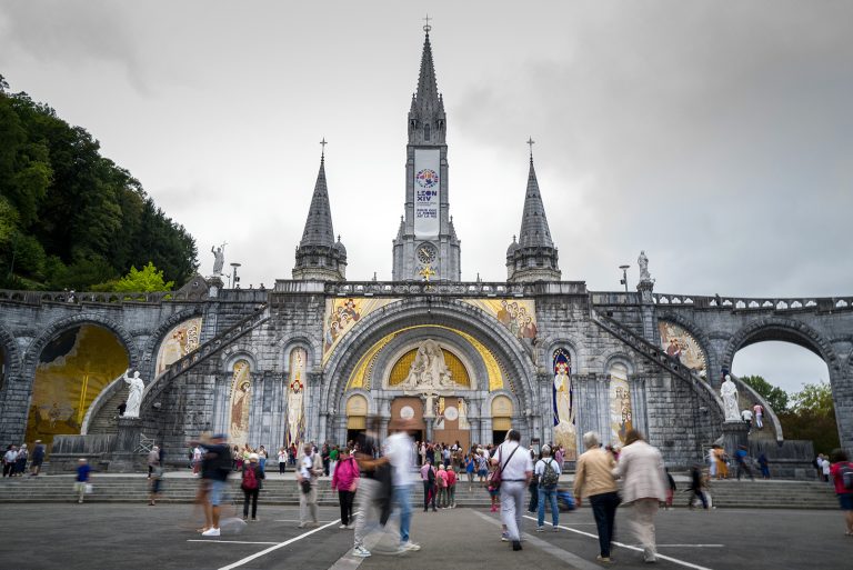 Alors que le pape Léon se prépare à visiter la France, son « moment catholique » peut-il devenir un renouveau durable ?