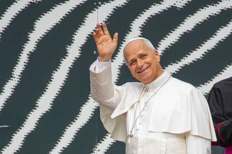 Le pape fête son 71e anniversaire mais ce sont les employés du Vatican qui reçoivent le cadeau