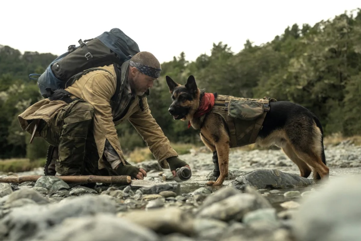 Le réalisateur de "Heart of the Beast", David Ayer, dit que la foi a façonné le drame de survie de Brad Pitt